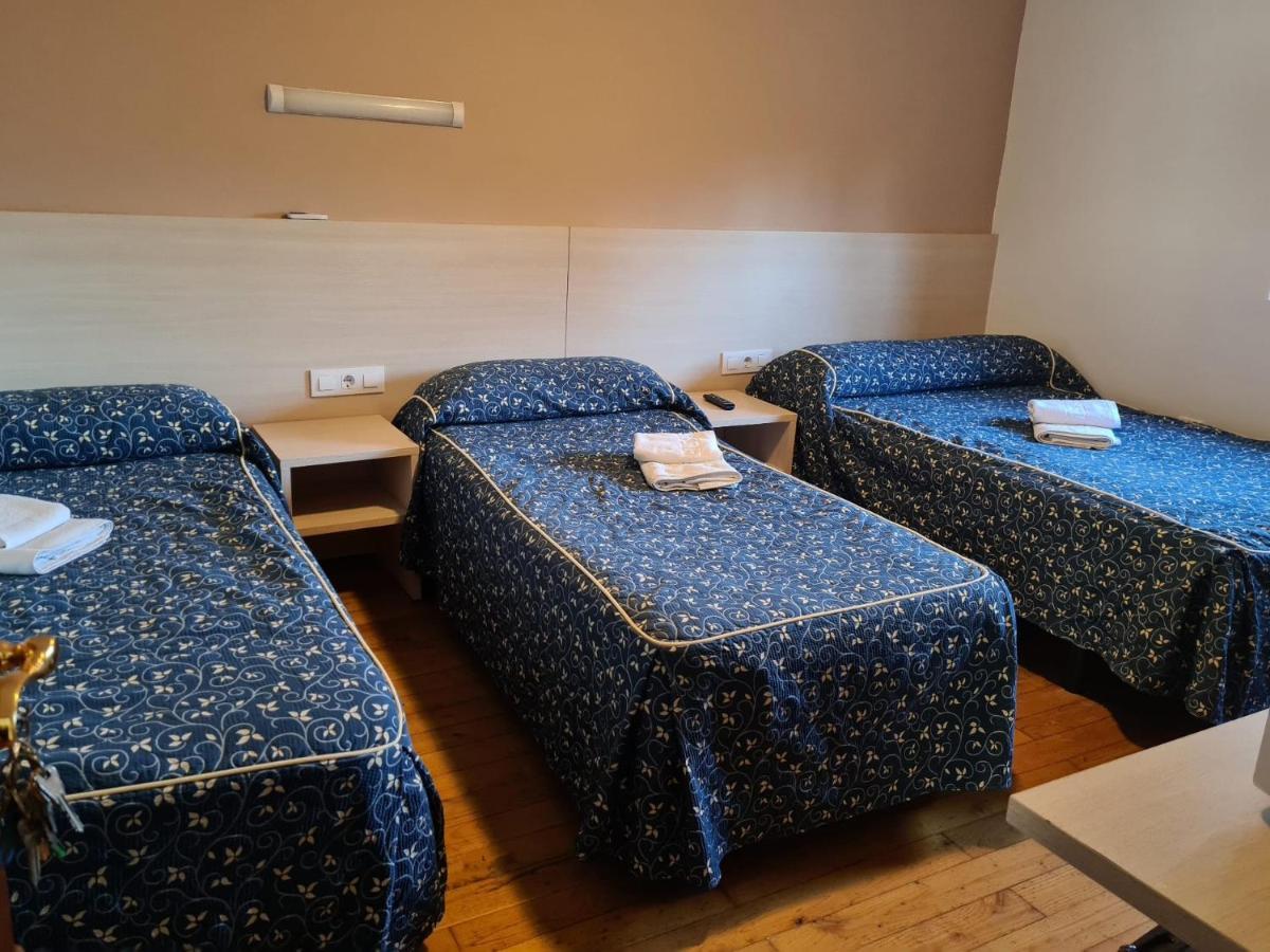 Pension La Principal Торрелавега Экстерьер фото