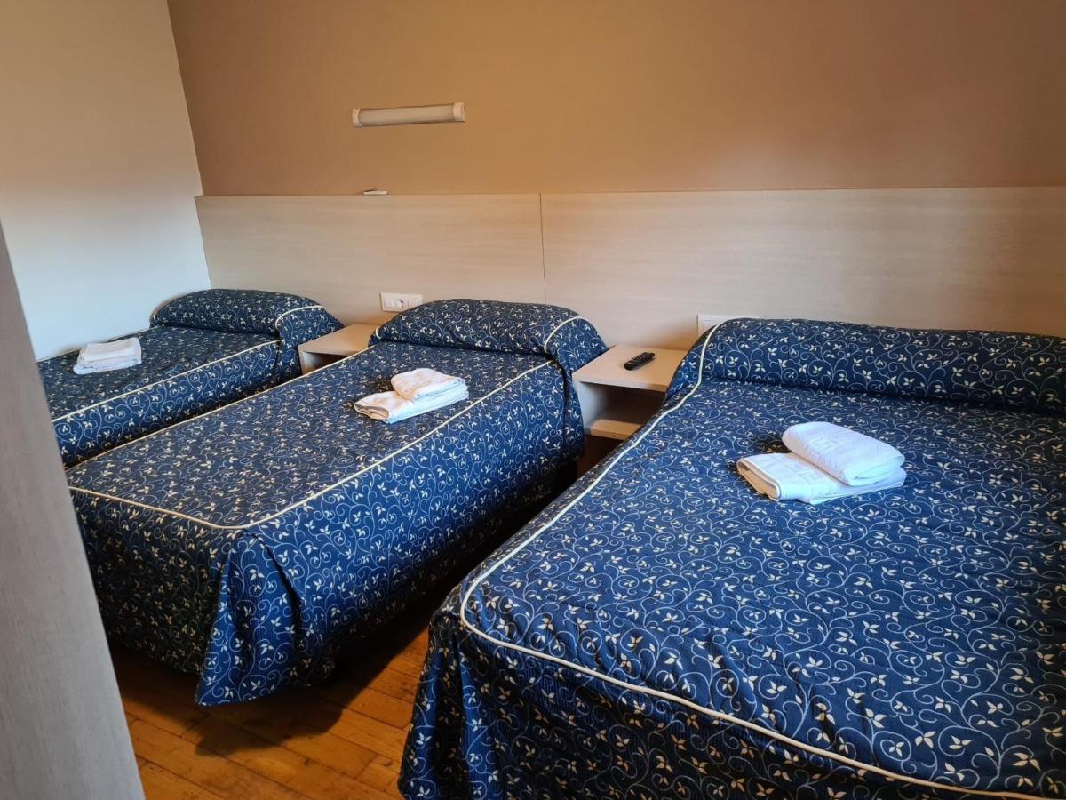 Pension La Principal Торрелавега Номер фото
