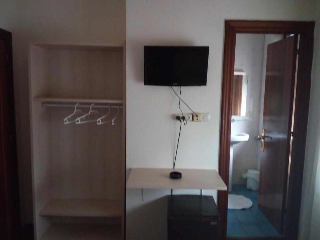 Pension La Principal Торрелавега Экстерьер фото