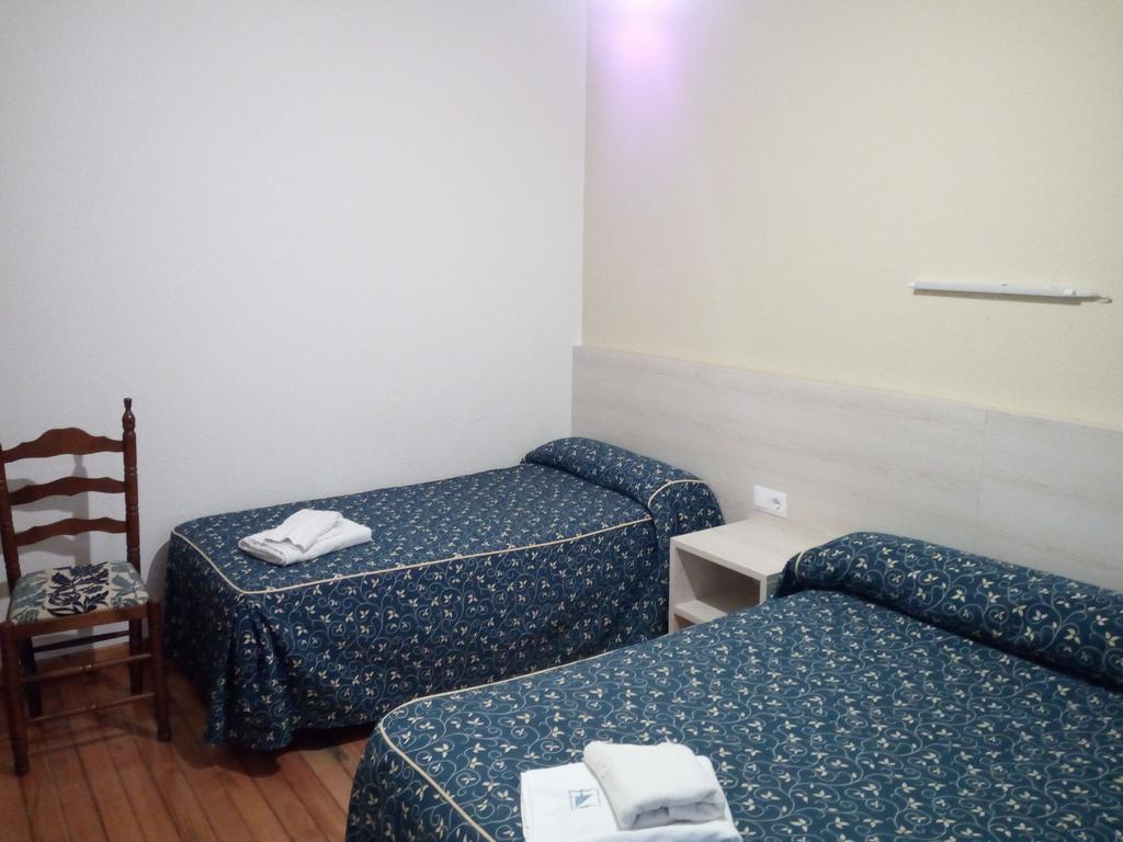 Pension La Principal Торрелавега Экстерьер фото