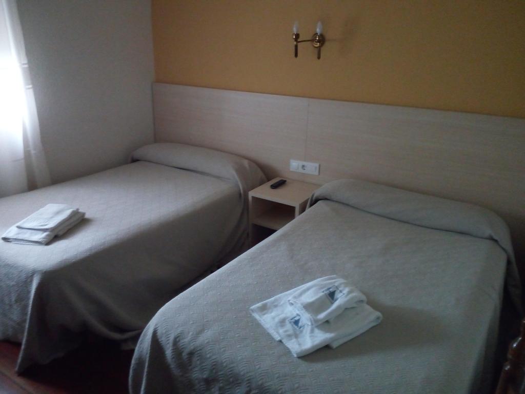 Pension La Principal Торрелавега Экстерьер фото