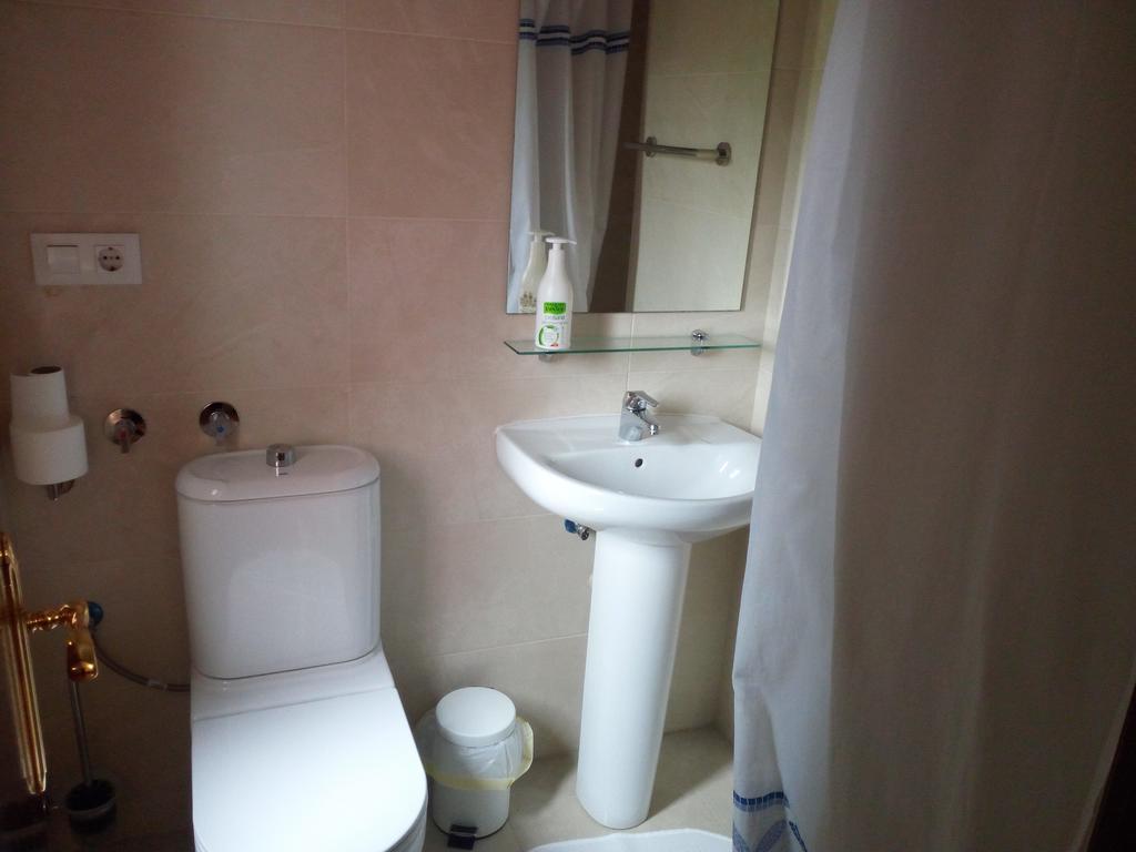 Pension La Principal Торрелавега Экстерьер фото